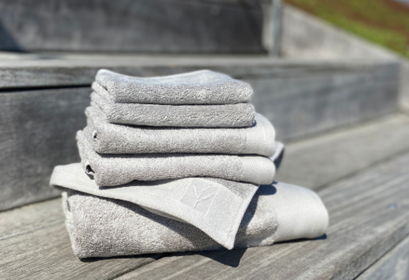 Bambus håndklæder flot cement grå farve. Unik blødhed. her
